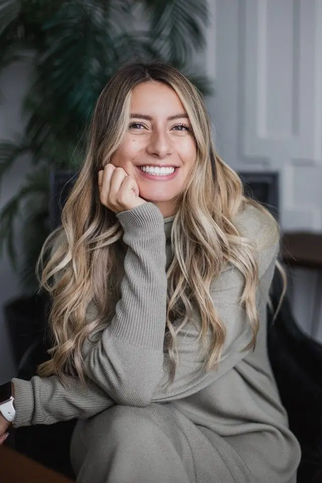 Julia smiling, founder of Savor & Delish food and wellness blog